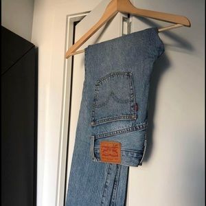 Levi size 25